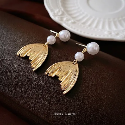 Fishtail Artificial Pearl Drop Earrings With 925 Sterling Silver Earring Post Alloy Golden French Retro Elegant Jewelry For Women