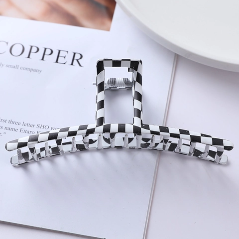 Korean Style Metal Hair Claw Clip Sweet Rabbit Geometric Bowknot Painted Finish Non Slip Jaw Clip Hair Accessories For Women