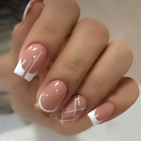 French Style Press On Nails Gouden Geometrische Lijnen Korte Vierkante Nude Roze Kunstnagels Voor Dames Dagelijks