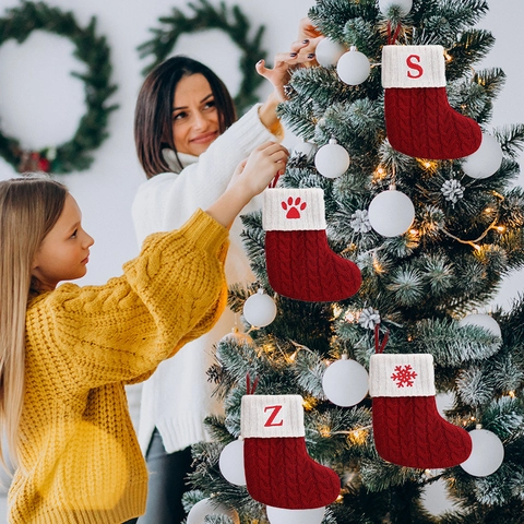 Chaussette De Noël En Tricot Rouge Blanc Lettre Initiale Broderie Flocon Empreinte De Patte Ornement Suspendu Décor