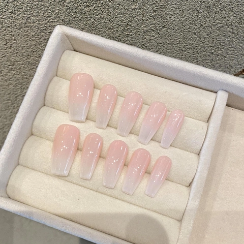 Handgefertigte Ombre Rosa Verlauf Press On Nails Lange Sargform Wiederverwendbare Hochglanz Kunstnägel Damen