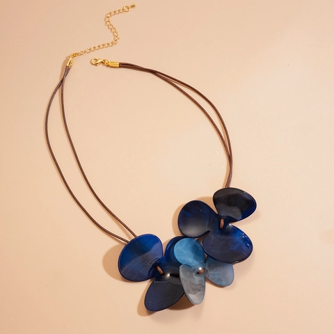 Blaue Acryl Blume Anhänger Halskette Mehrlagige Wachsseil Kordel Retro Stil Modeschmuck Für Damen