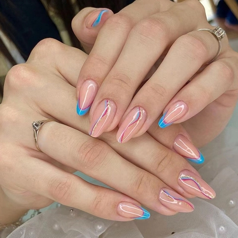 Unghie Finte A Mandorla French Tips Blu Linee Ondulate Rosa Glitter Argento Eleganti Dolci Donne