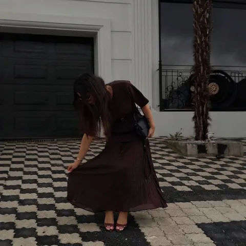 Damen Kurzarm Rundhals Spleißen Maxi Kleid Strick Patchwork Faltenrock Saum Elegant Lässig Schick Mode