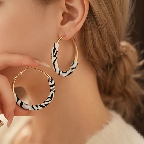 Orecchini A Cerchio Geometrici Con Ecopelle Maculata E Perno In Argento Stile Retrò Esagerato Di Moda Per Donne
