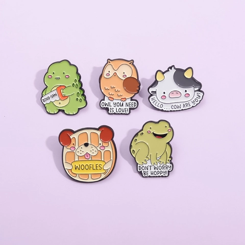 Divertidos Broches de Esmalte de Animales de Dibujos Animados Aleación Vaca Rana Dinosaurio Búho Perro Insignia Linda para Mochila Ropa Joyería Regalo
