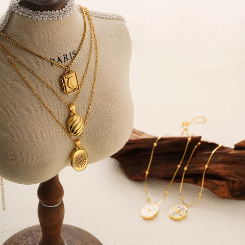 Collana Medaglione Acciaio Inossidabile Placcato Oro 18K Donna Vintage Luna Sole Stella Cuore Angelo Pendente Gioielli