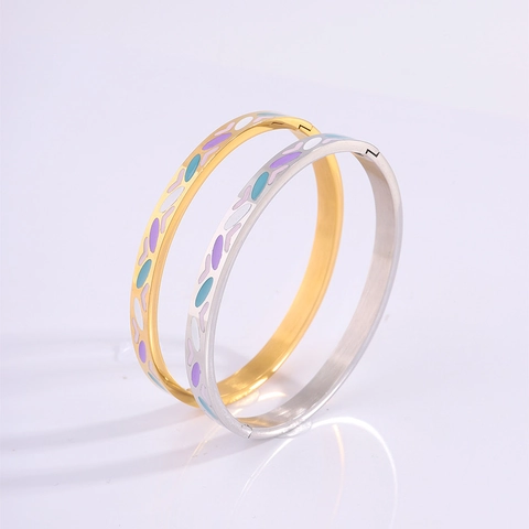Bracelet Jonc en Acier Titane à la Mode pour Femmes Bracelet à Boucle en Émail de Cœur de Luxe Bijou de Design de Niche Coloré