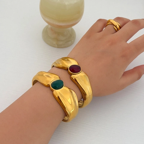 Bracciale Rigido Aperto in Acciaio Inossidabile Retro Chic da Donna Con Placcatura in Oro e Gioielli Ovali in Pietra