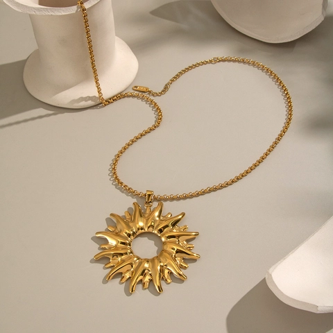 Collana Con Pendente Sole Geometrico In Acciaio Inossidabile Placcato Oro Gioielli Sole Cavo Impermeabile Ipoallergenico Per Donna
