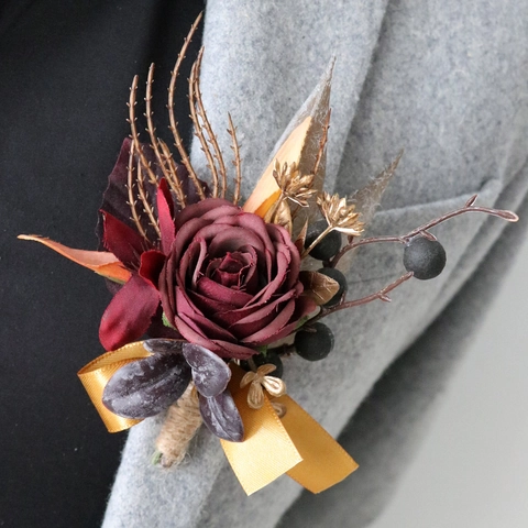 Boutonnière Rosa Raso Borgogna Retro Matrimonio Business Foglie Dorate Bacche Nastro Raso Spilla Risvolto Fatta Mano