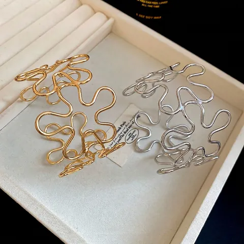 Hollow Out Wavy Flower Arm Cuff Bracelet Metal Alloy Open Adjustable Minimalist Artistic Statement Jewelry For Women