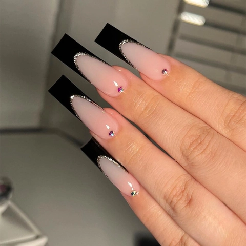Unghie Finte Design Francese Forma A Bara Lunga Punte Nere Glitter Argento Decorazione Strass Rosa Nude ABS Unghie Artificiali
