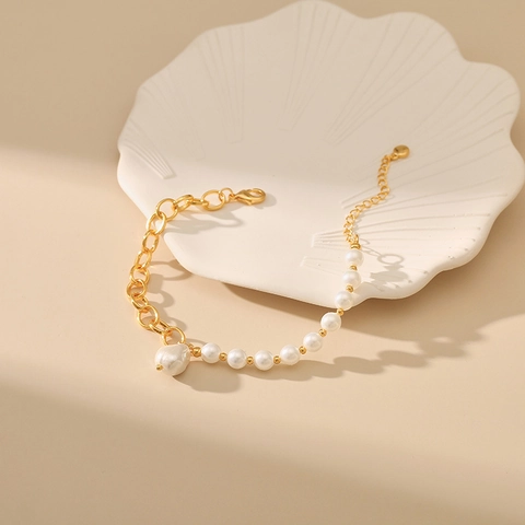 Pulsera De Perlas Artificiales Asimétrica Con Cadena De Cobre Chapado En Oro 18K Colgante Perla Barroca Artificial Para Mujer Joyería Retro