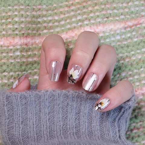Elegant Press On Nails Magnolia Floral Cat Eye Effect Nude Pink False Nails Minimalist Line Design Manicure