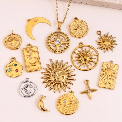 Collier Pendentif Céleste Vintage en Acier Inoxydable Pour Femmes Soleil Lune Étoile Boussole Tarot Collier Pièce Bijoux