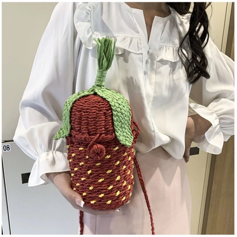 Fruit Shaped Woven Crossbody Bag Strawberry Pineapple Handmade Straw Bucket Shoulder Bag Cute Sweet Style For Women