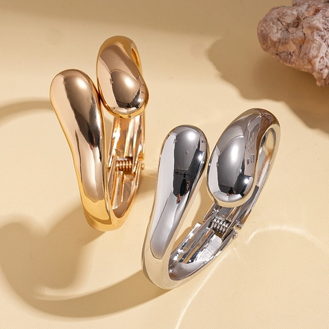 Brazalete Abierto Gota De Agua Aleación Pulida Geométrico Ajustable Gran Brillo Joyería Minimalista Para Mujer