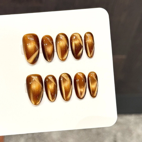 Caramel Amber Cat Eye Magnetic Press On Nails Elegant Oval Mid Long Glossy Artificial Fake Nails For Women Daily Wear