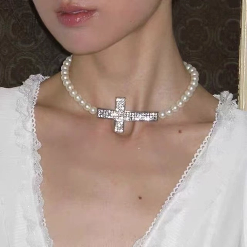 Kunstparel Choker Ketting Met Kruis Hanger Legering Kristallen Ingelegd Vintage Retro Stijl Elegante Sieraden Voor Dames