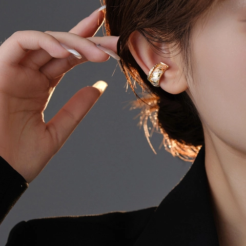 Niche Design Copper Zirconia Ear Bone Clip Minimalist Wavy Geometric No Piercing Earrings Gold Silver Plated Jewelry For Women