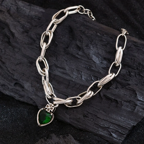 Pulsera de Corazón de Cobre Vintage con Circonia Verde para Mujer Colgante de Cruz Corona Diseño de Nicho Color Plata
