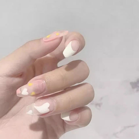 Französische Spitze Press On Nägel Lange Sargform 3D Herz Glänzende Pink Weiße Künstliche Nägel Damen Elegante Maniküre