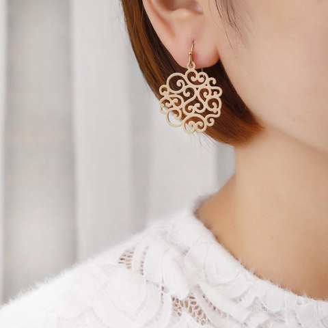 French Vintage Copper Filigree Hollow Drop Earrings For Women Bohemian Round Scroll Pattern Metal Ethnic Jewelry Accessory