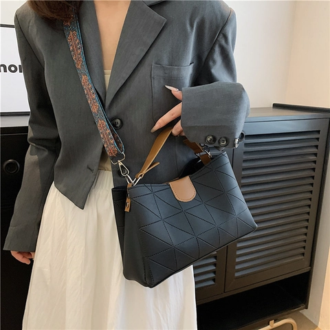 Geometric Triangle PU Leather Shoulder Bag With Ethnic Wide Strap For Women Retro Trendy Crossbody Handbag Daily Bag