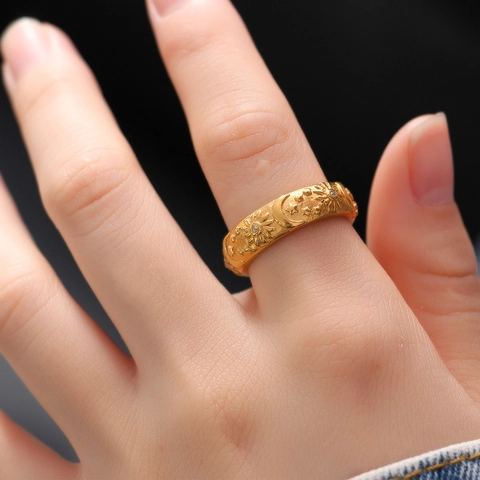 Vintage Stainless Steel Relief Sun Moon Star Ring For Women Gold Plated Zircon Minimalist Celestial Bohemian Fashion Jewelry