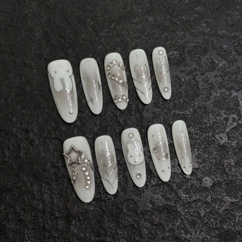 Handgefertigte Aufklebenägel Lange Mandelform Farbverlauf Weiß Silber Hase Herz Stern Strass Sweet Cool Retro Nägel