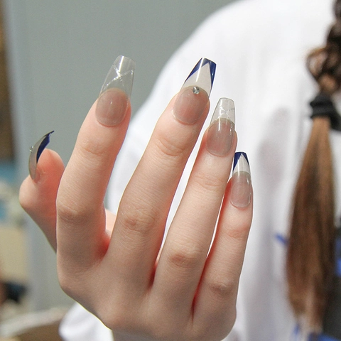 Faux Ongles Press On Forme Cercueil Longue French Bleu Marine Paillettes Argentées Strass Gris Manucure Élégante