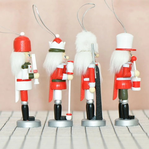 Nussknacker Soldat Ornamente Aus Holz Handgefertigte Traditionelle Weihnachtsdekoration Festliche Hängende Deko Mit Kunstfell