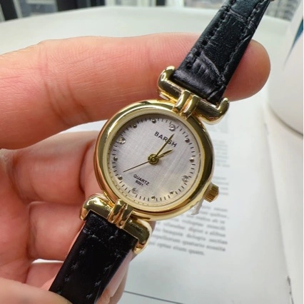 Women's Quartz Watch Round Gold Case Leather Strap Rhinestone Markers Vintage Retro Ladies Wristwatch Elegant Analog