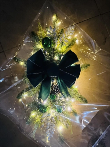 Weihnachts Treppenhausschmuck Kranz Künstliche PVC Tannennadeln Samtschleife Ornamentkugeln Warme LED Lichter Heimdekor