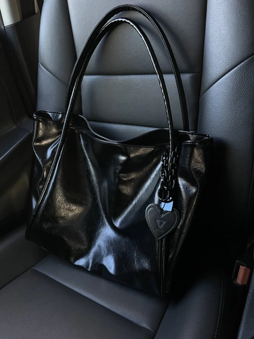 Borsa Tote in Pelle PU di Grande Capacità Per Donne Borsa a Tracolla Morbida alla Moda con Ciondolo a Catena a Cuore Design di Nicchia