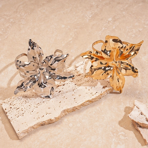 Grote Gekreukte Bloem Open Armring Metalen Statement Arm Manchetten Trendy Ijzer Gegalvaniseerde Sieraden Voor Vrouwen