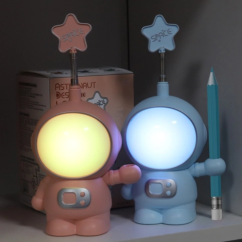 Astronaut LED Schreibtischlampe Anspitzer Für Kinder Augenschutz Desktop Nachtlicht Wiederaufladbar Space Stifthalter