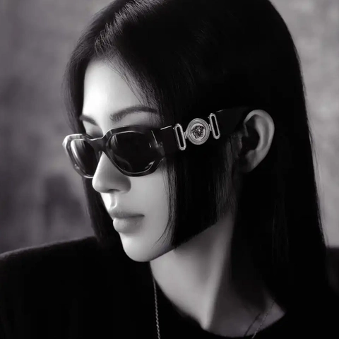 Fashion Square Sunglasses Vintage PC Frame UV400 Protection Metal Relief Decoration Retro Eyewear For Women Men