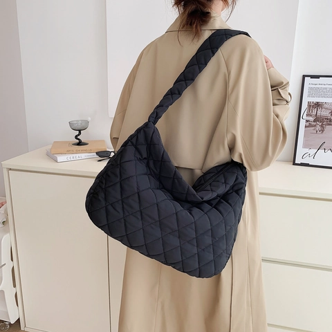 Sac Bandoulière En Nylon Matelassé Grande Capacité Sac À Épaule Nuage Plissé Forme Dumpling Pour Femmes Mode Décontractée