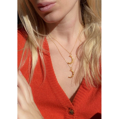 Elegante Collana Con Ciondolo a Luna in Ottone Placcato Oro per Donna Retrò Texture Martellata Catena a Onde d'Acqua Gioielli di Moda