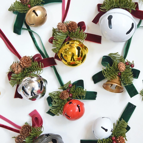 Adornos Colgantes Campanas Navidad Campana Metal Lazo Terciopelo Pino Artificial Piñas Naturales Bayas Rojas Retro