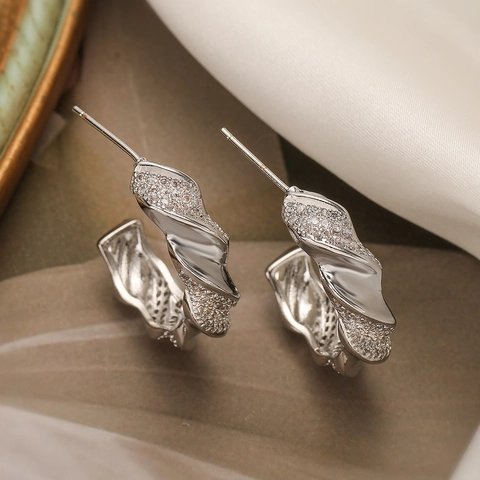 Gedrehte C-Förmige Creolen Kupfer Vergoldet Mit Zirkonia Mikroeinlage High-End Luxus Mode Schmuck Für Damen