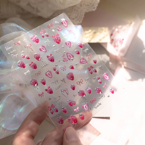Adesivi Per Unghie Fragola 3D Rilievo Fiocco Rosa Texture Metallica Decorazione Manicure DIY Per Donne Cartone Animato
