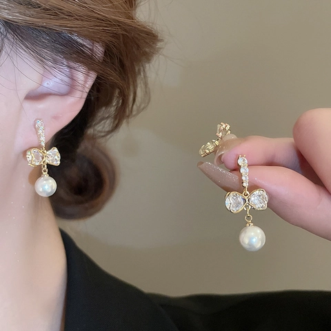Eleganti Orecchini Pendenti Con Perla Artificial E Fiocco Con Perno In Argento Rame Zircone Placcato Oro Gioielli Per Donne