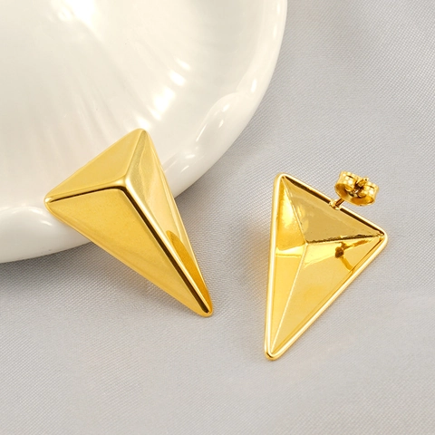 Dreieckige Pyramiden Ohrstecker 18K Vergoldet Edelstahl Geometrisches 3D Minimalistisches Design Mode Für Damen