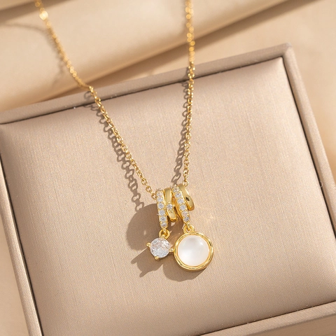 Collier Pendentif Élégant Cuivre Zircone Pierre Oeil De Chat Imitation Künstliche Perle Style Luxe Léger Pour Femmes Bijoux