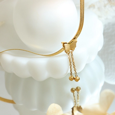 Collana Con Ciondolo A Farfalla E Nappina Acciaio Inossidabile Finitura Opaca Placcato Oro Gioielli Eleganti Per Donna