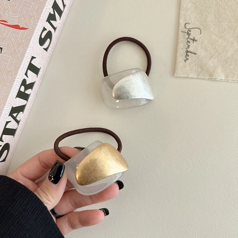 Japans Minimalistisch Geometrisch Haarelastiekje Met Metalen Textuur Legering Bedel En Hars Blok Vrouwen Sieraden