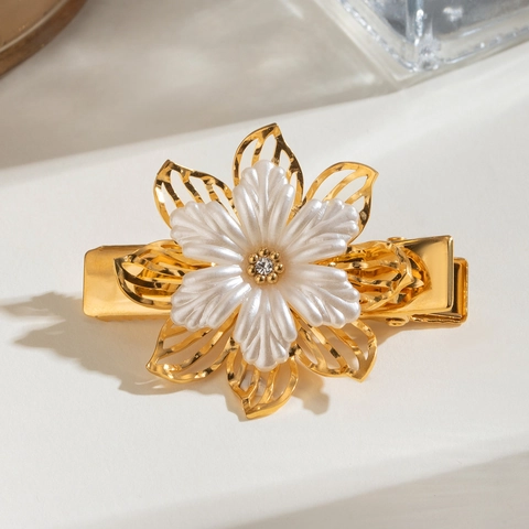 Barrette À Cheveux Fleur Ajourée Acier Inoxydable Plaqué Or Zircon Künstliche Perle Élégante Style Français Pour Femmes